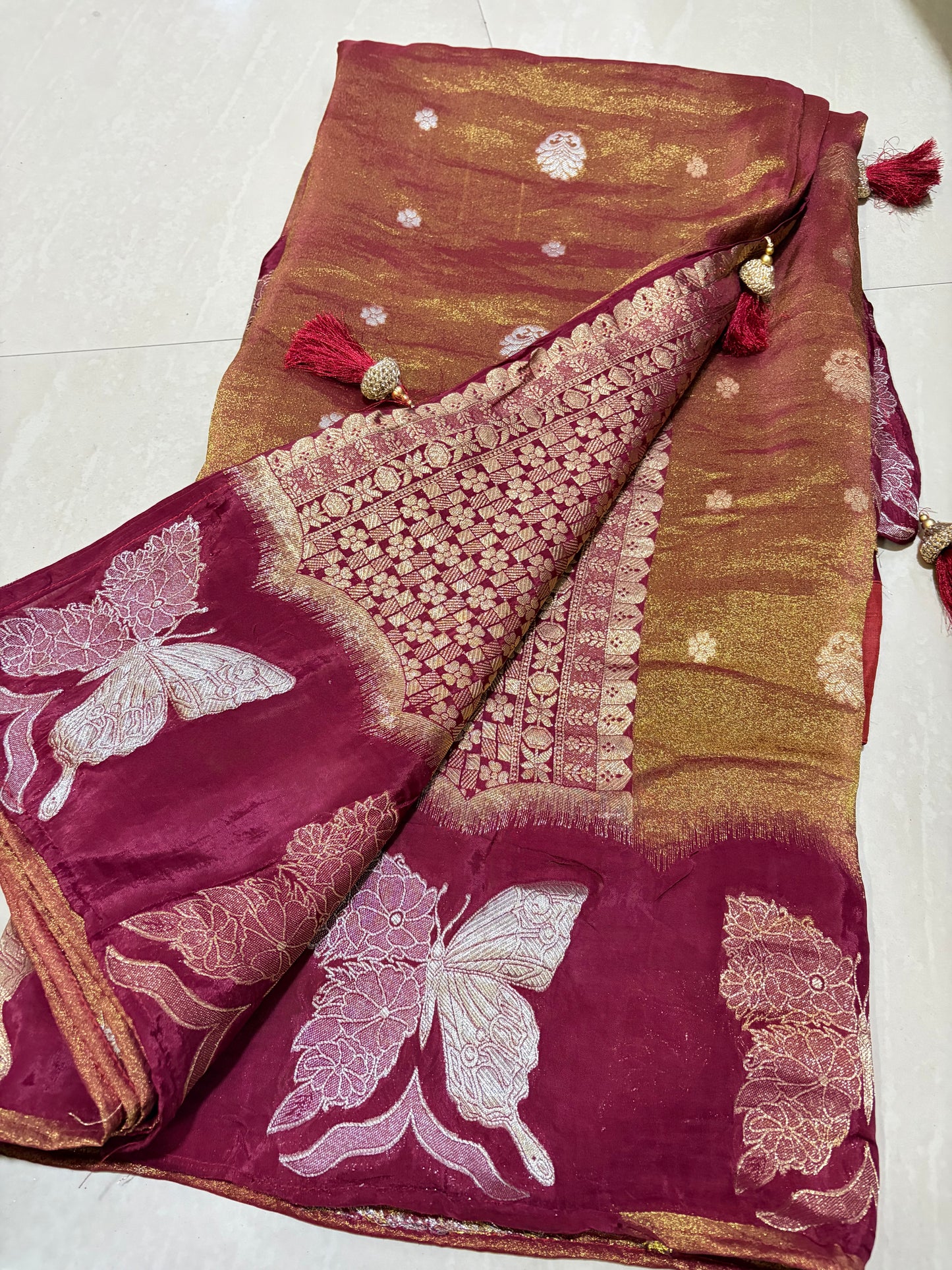#puretissuesaree #elegantlook #patternblouse