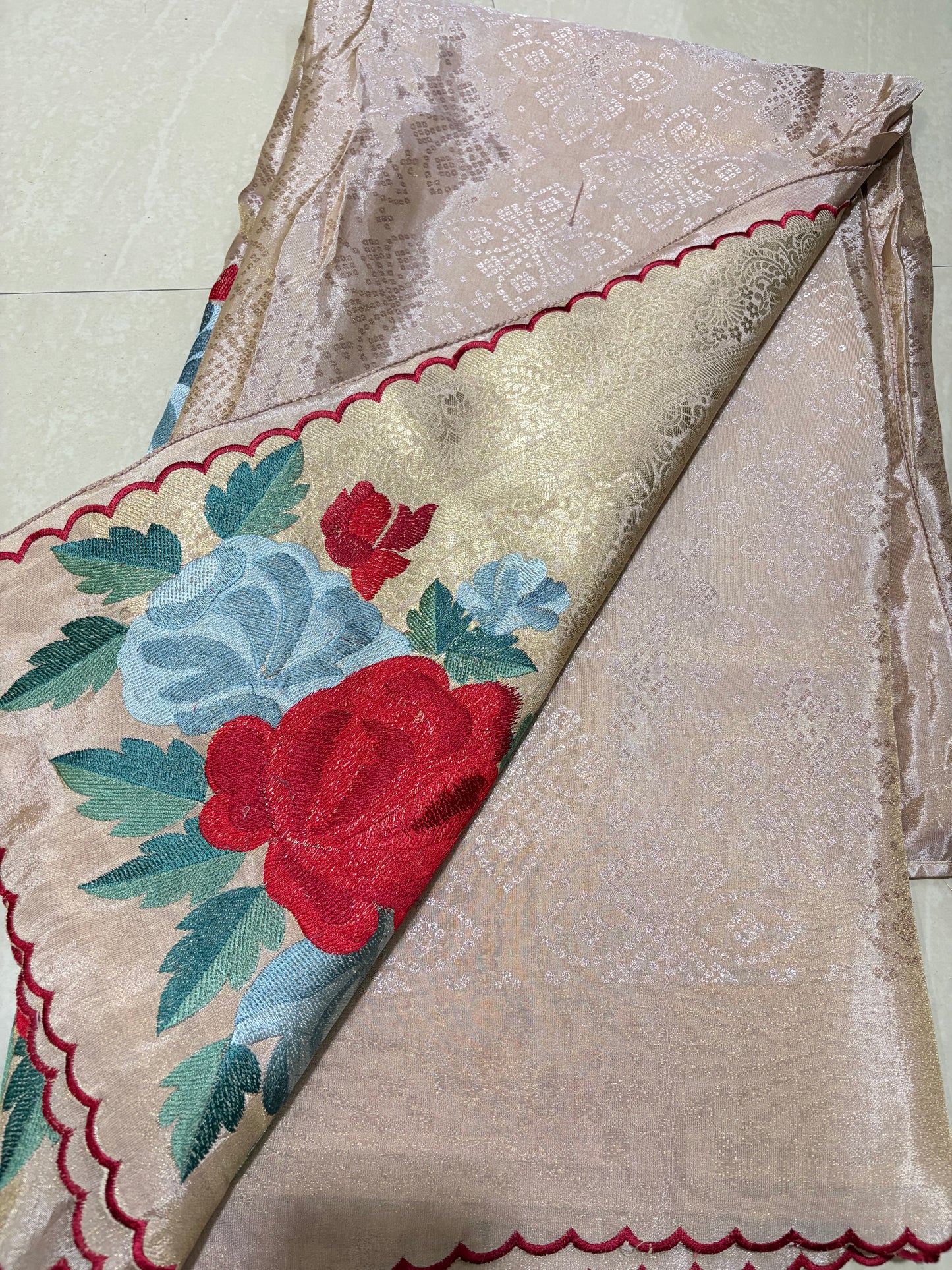 #puretissuesaree #blousepattern #elegantlook