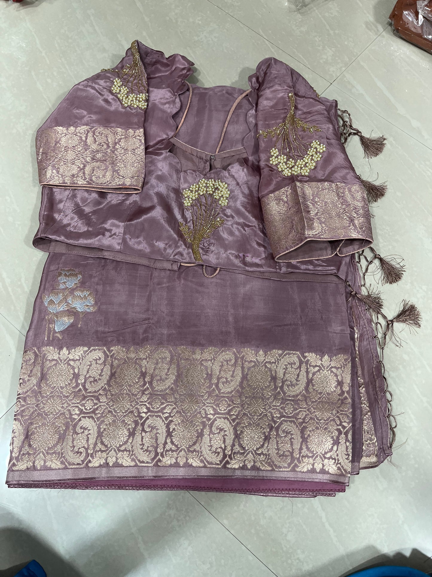 #uniquedesigns#mushroosilksaree #banarasisaree #magggamblouse