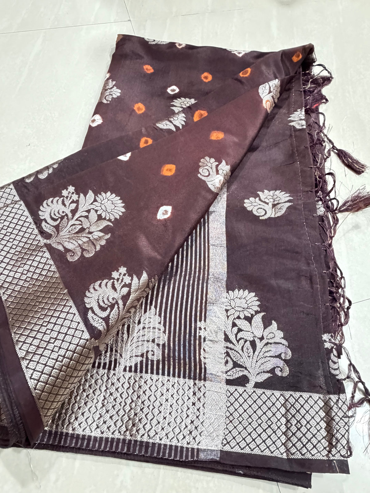 #softmushroosilksaree #bandinidesign