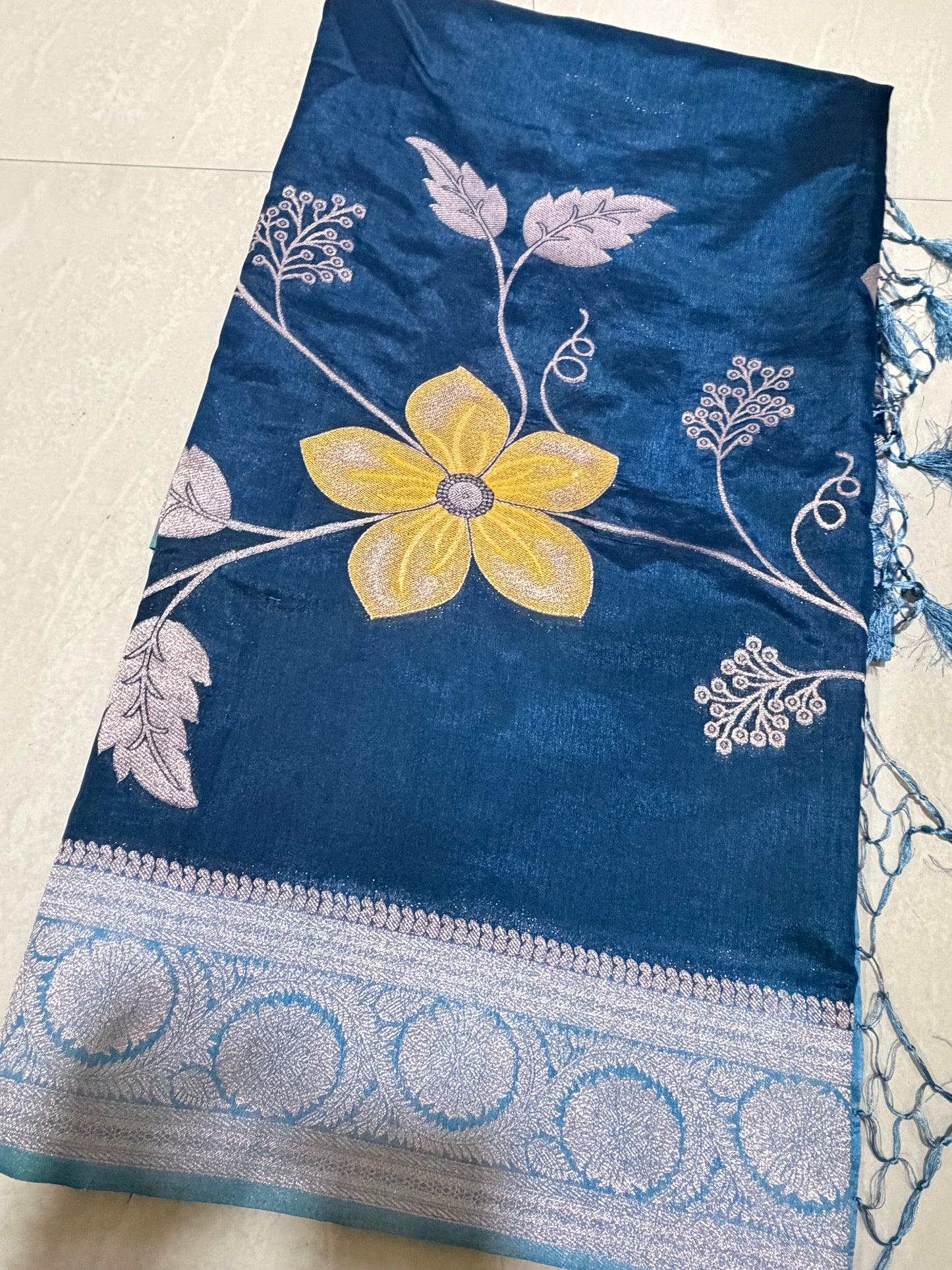 #chinniyasilksaree #partywearsaree