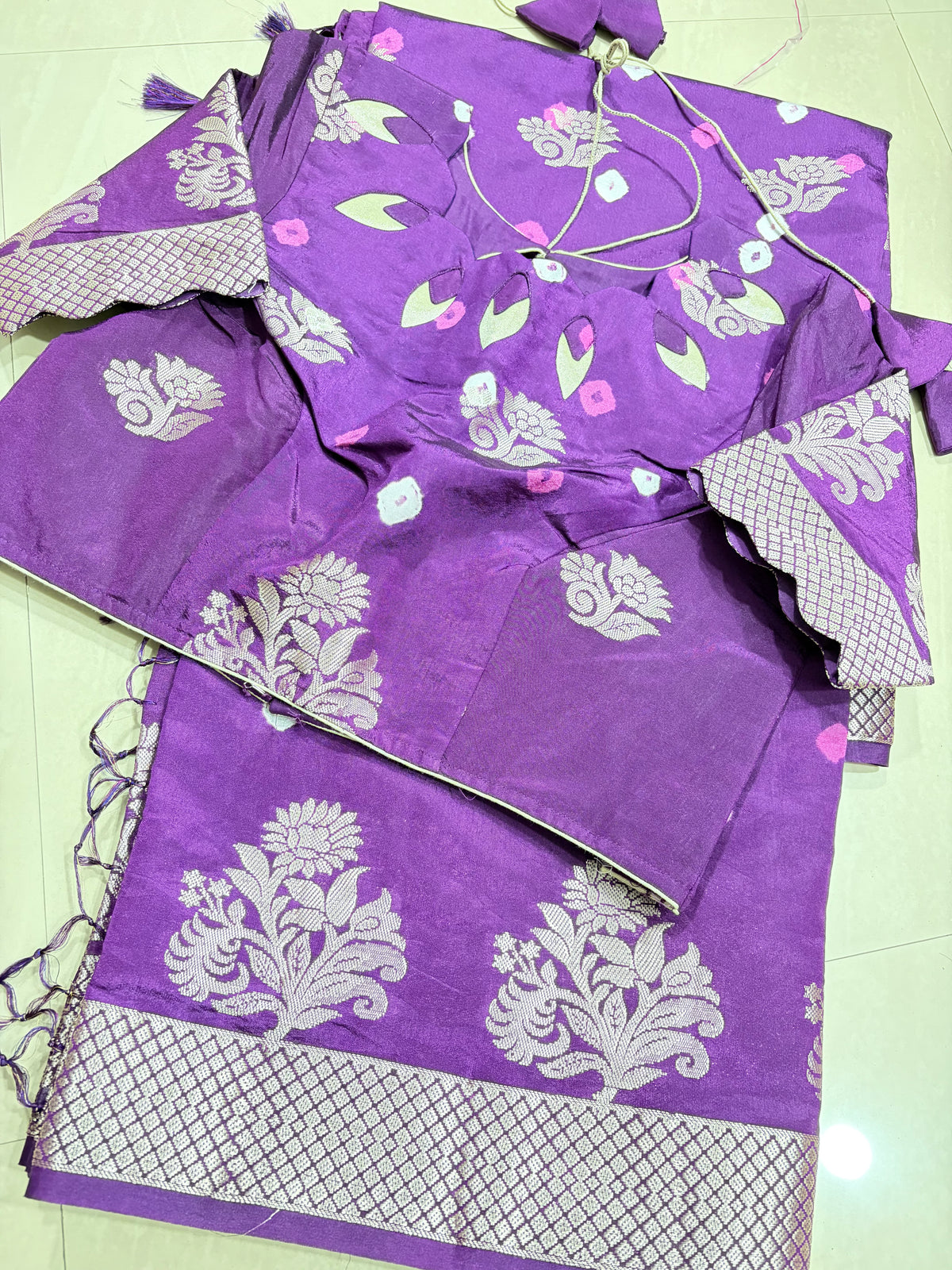 #softmushroosilksaree #bandinidesign #blousepattern