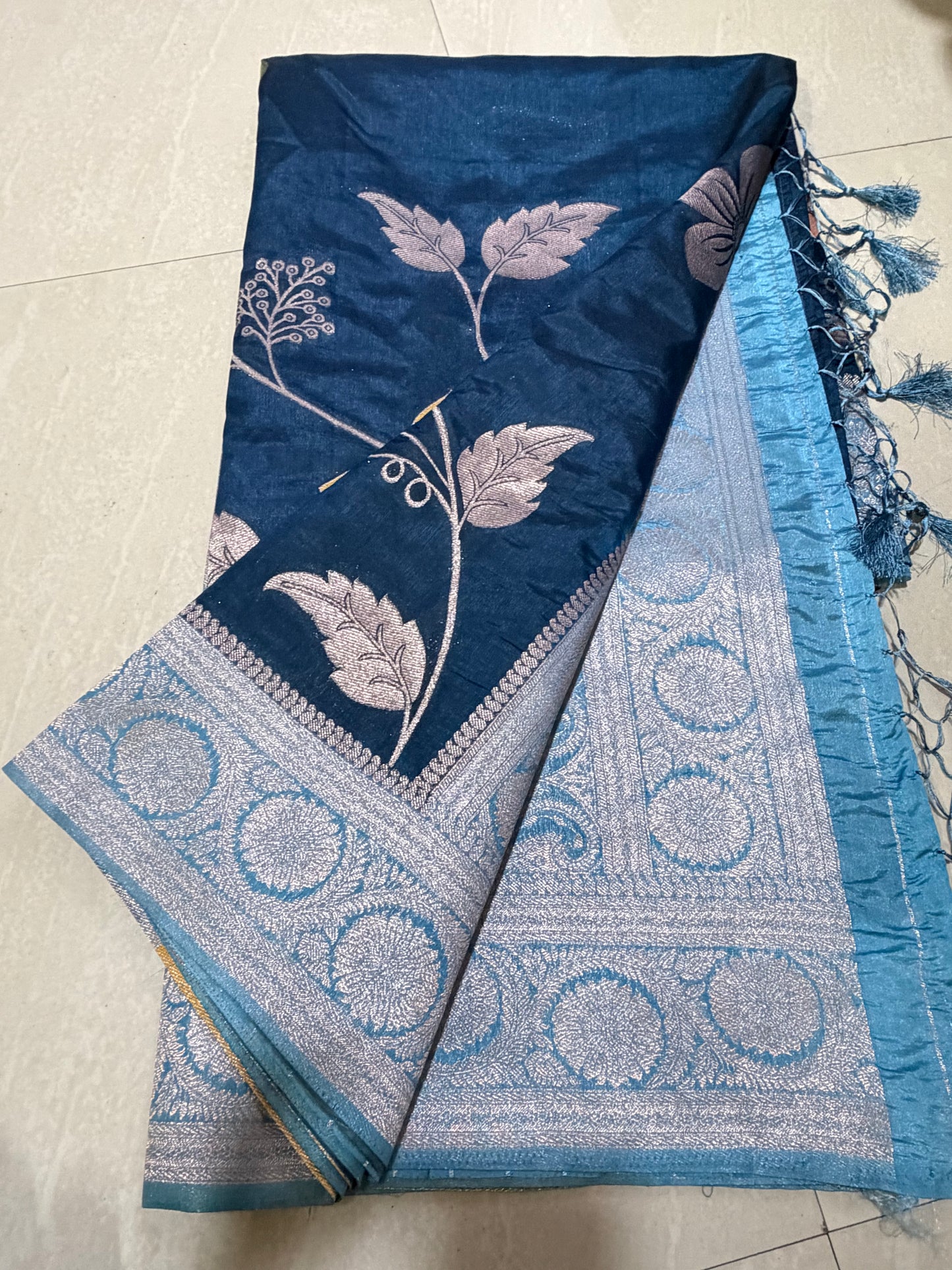 #chinniyasilksaree #partywearsaree