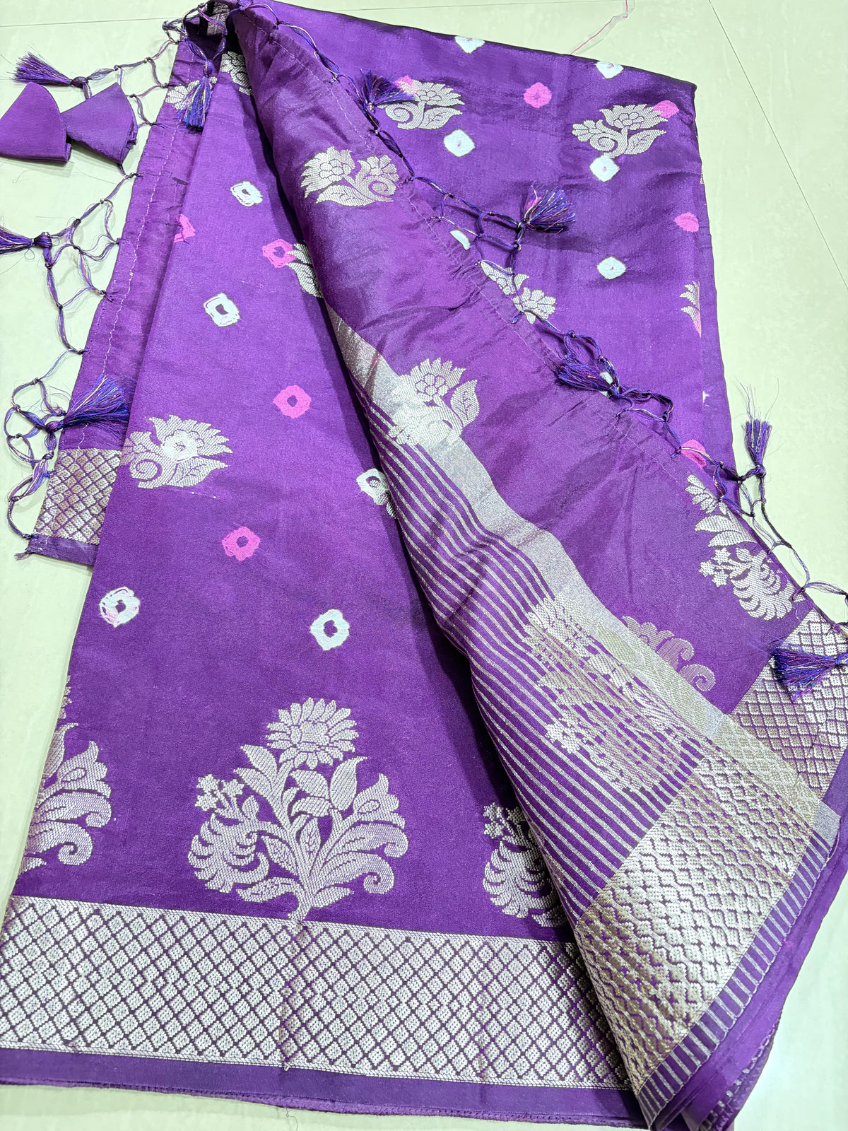 #softmushroosilksaree #bandinidesign #blousepattern