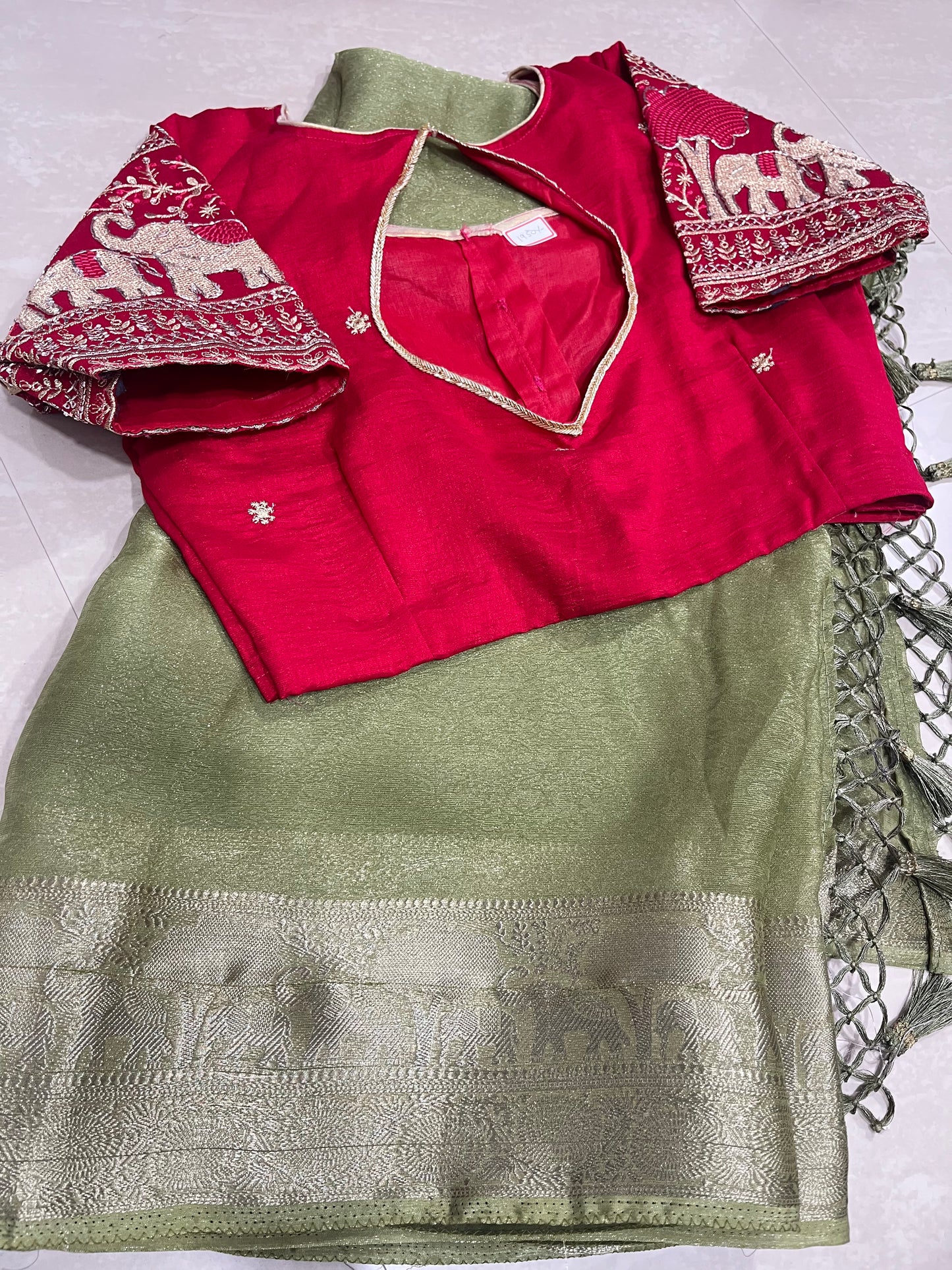 #spacesilksaree #sareewithblouse