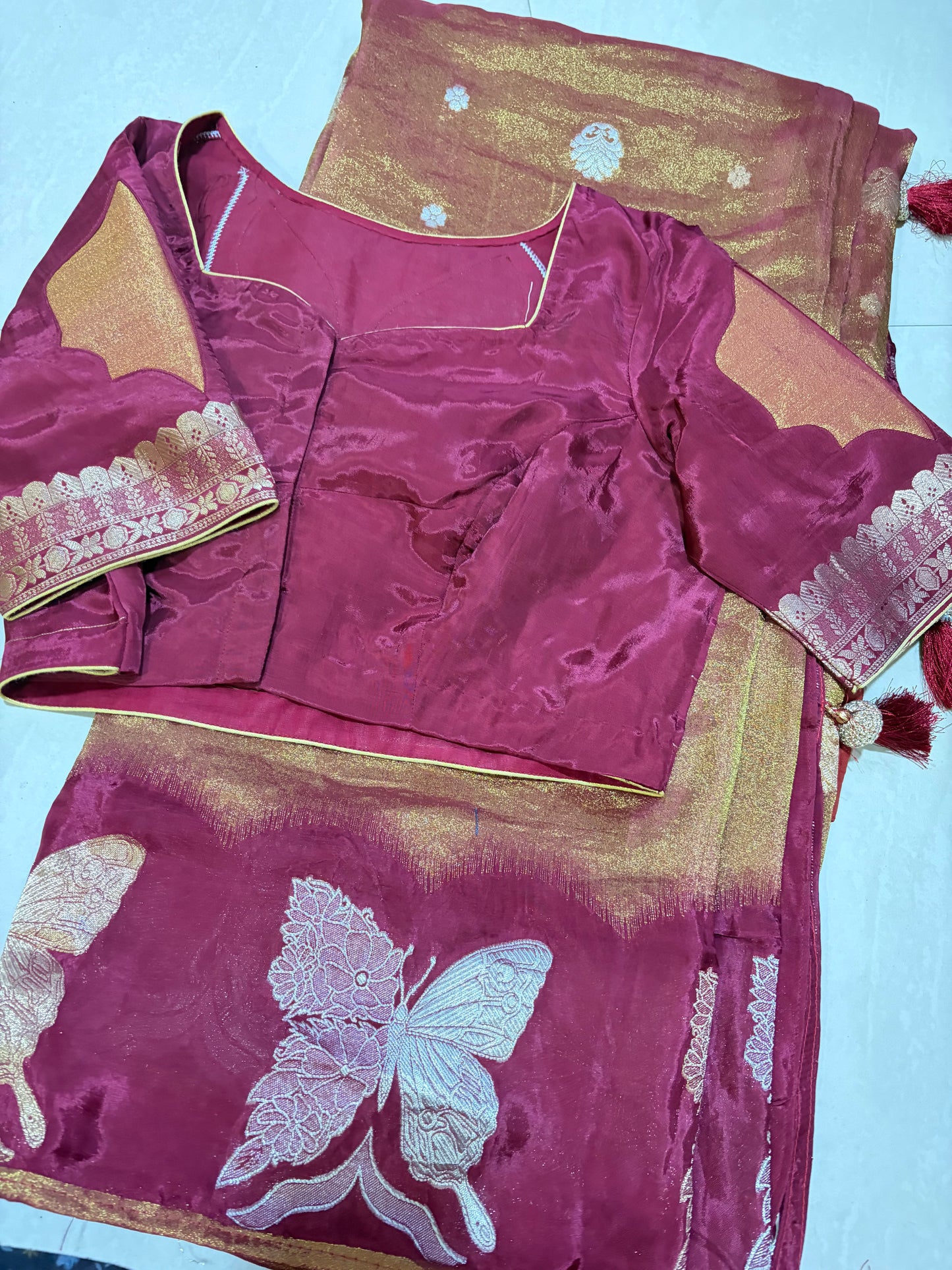 #puretissuesaree #elegantlook #patternblouse