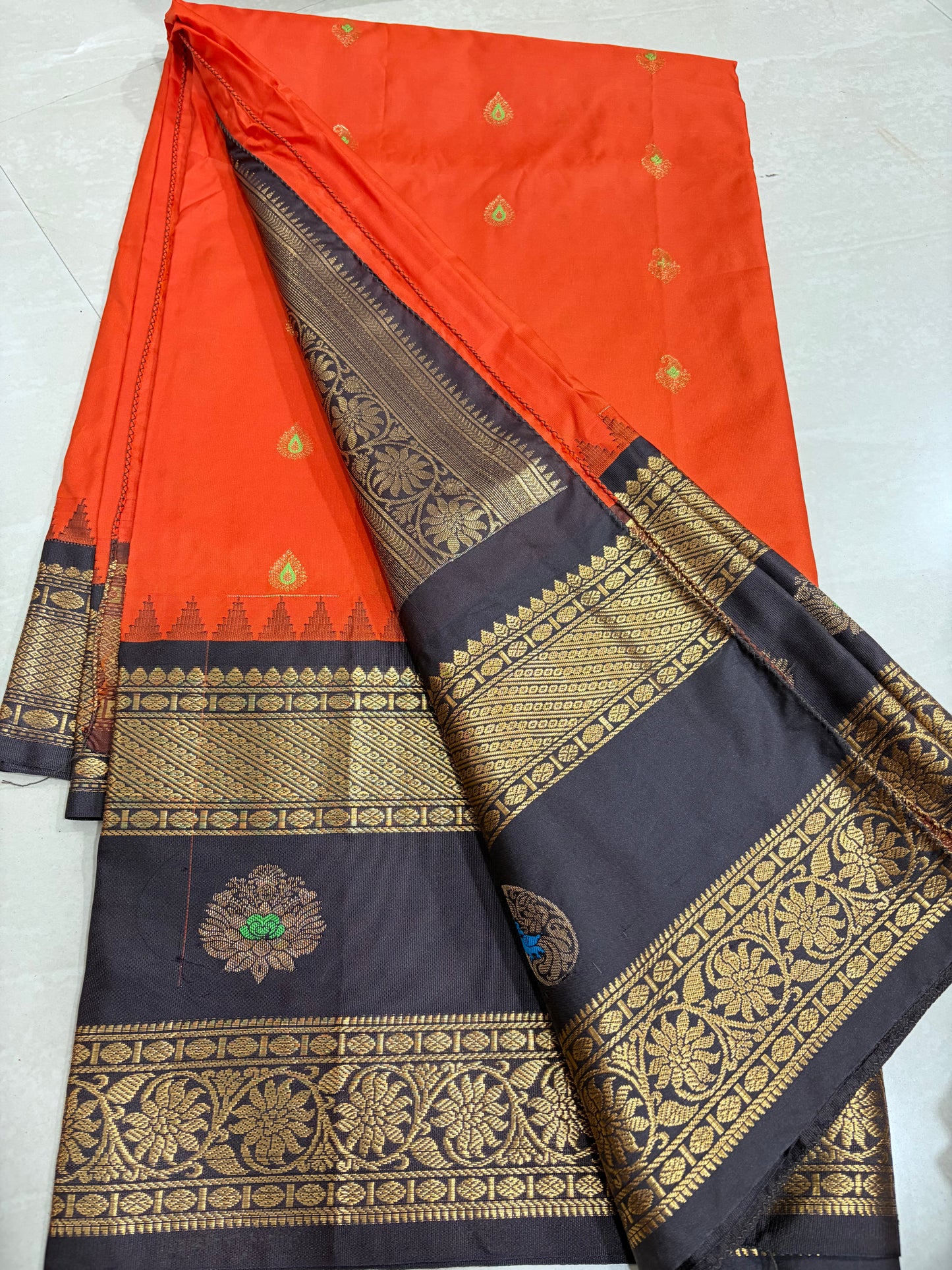 #gadwalsaree #pattusaree #patternblousewith maggam