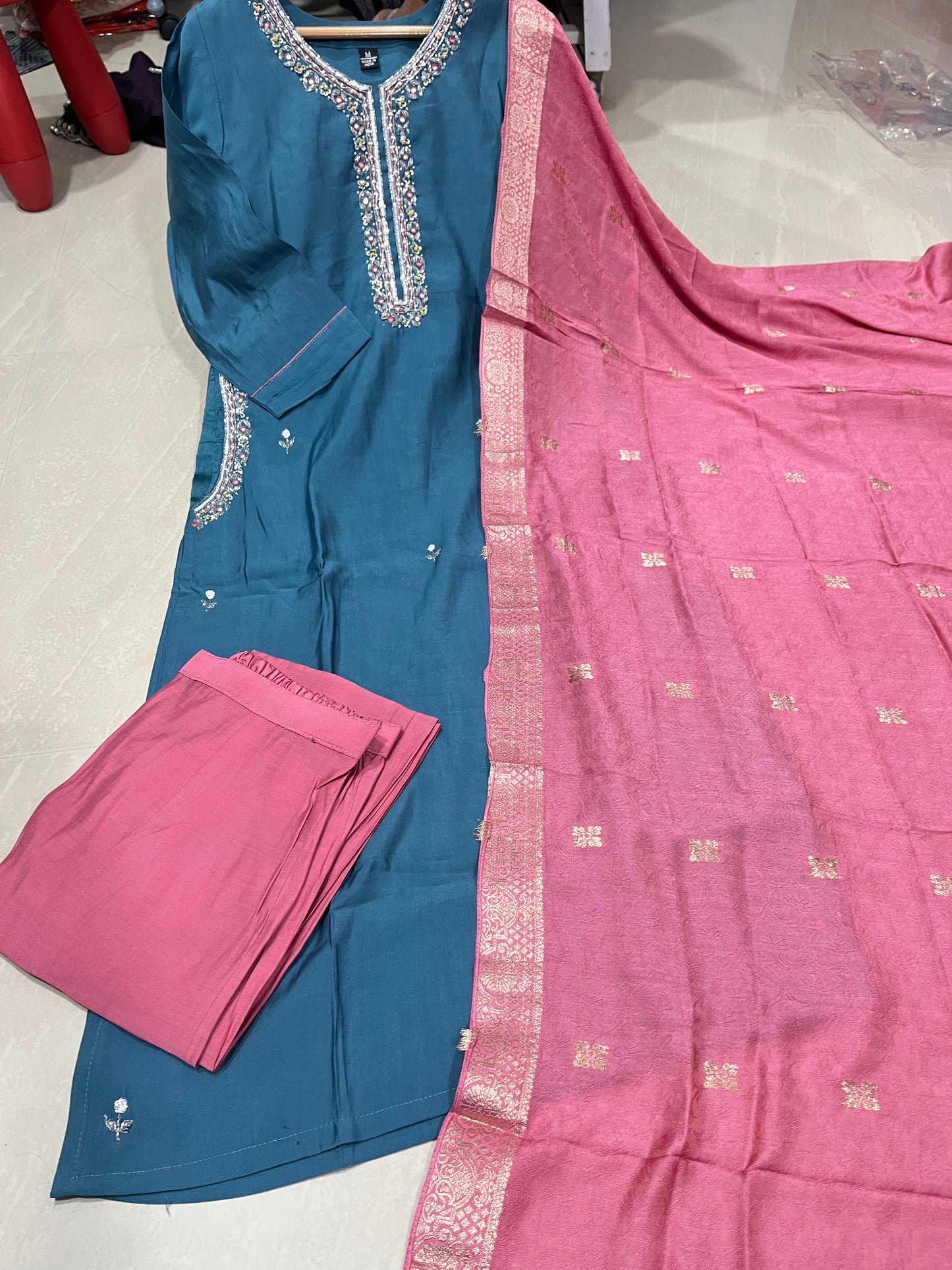 Partywear kurti set