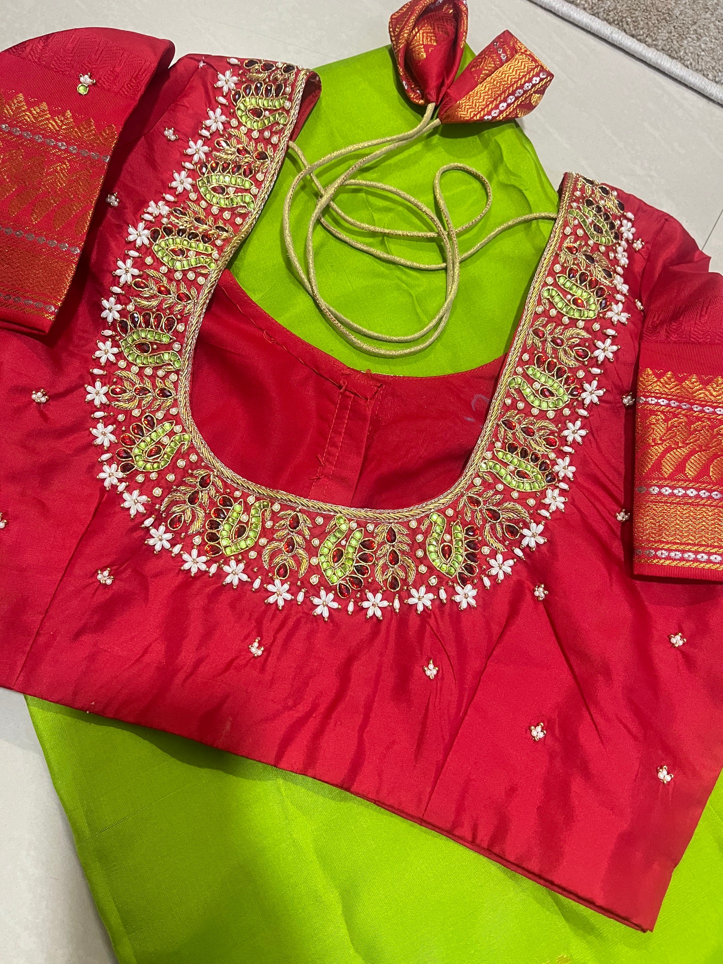 #puregadwalsaree #maggamworkdesign #parrotgreenwithred blouse