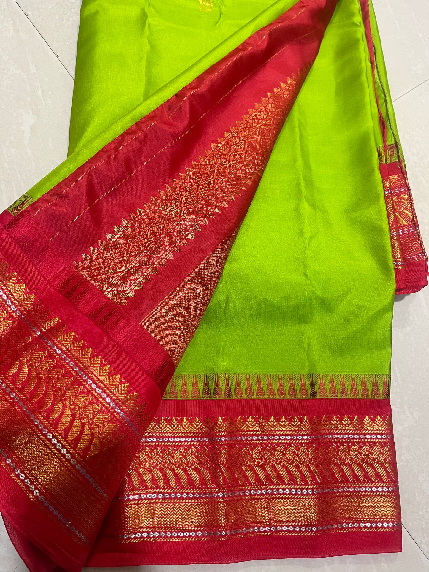 #puregadwalsaree #maggamworkdesign #parrotgreenwithred blouse